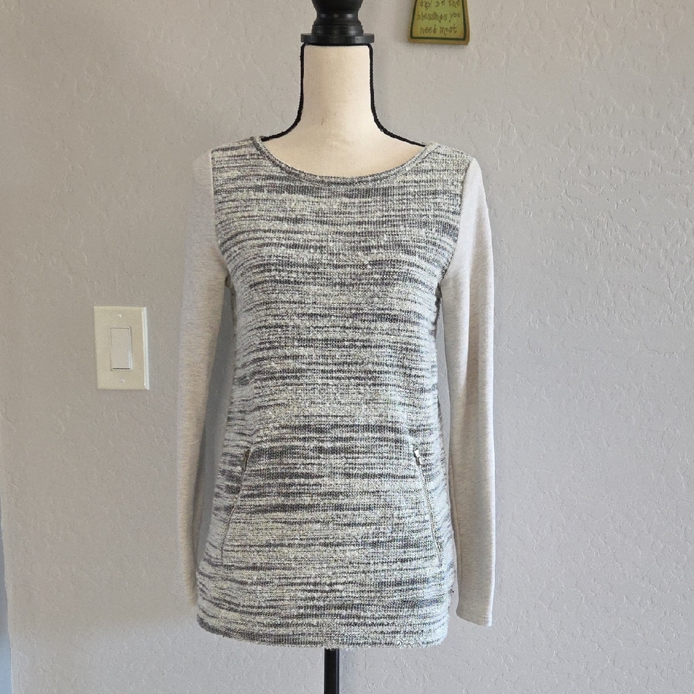LOFT Black and Cream/Gray Textured Sweatshirt Or Tunic Size XS Great For Outing